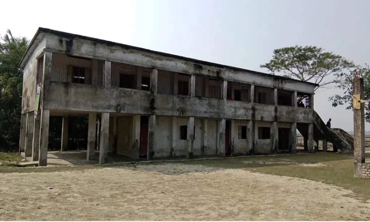 মুসলমান শিক্ষার্থীদের ইসলাম শিক্ষা পড়াচ্ছেন হিন্দু শিক্ষকরা